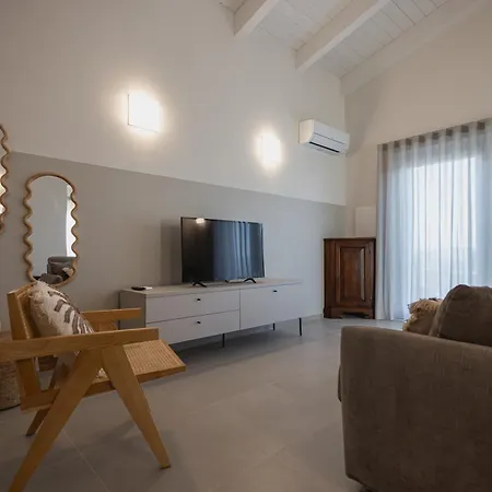 Momacasa Розето-дельи-Абруцци